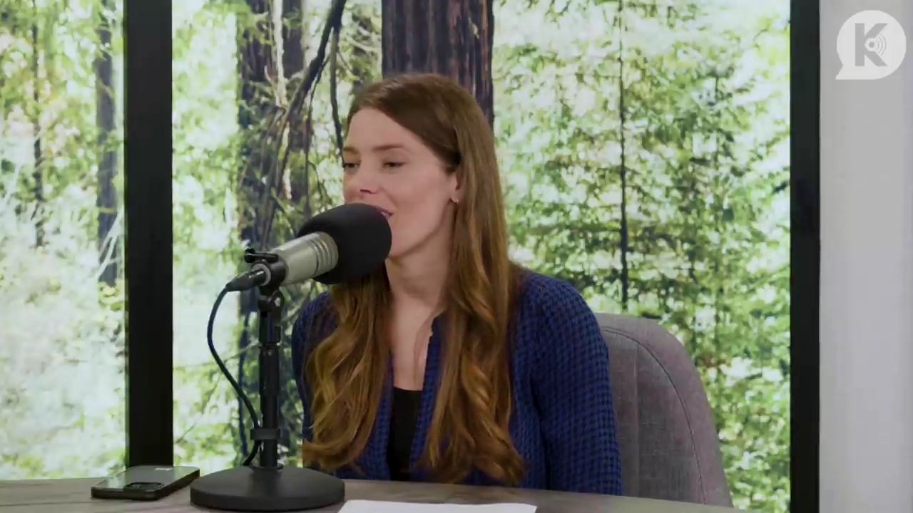 Ashley-Greene-dot-nl_TheTwilightEffectPostcast-Aflevering9NewMoonRewatchPart3of3-2032.jpg Ashley-Greene-dot-nl_TheTwilightEffectPostcast-Aflevering9NewMoonRewatchPart3of3-2032.jpg