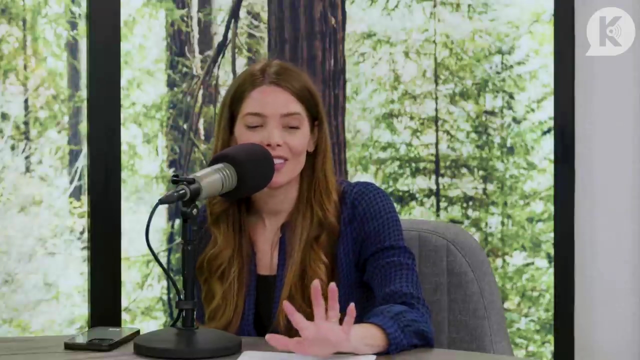 Ashley-Greene-dot-nl_TheTwilightEffectPostcast-Aflevering9NewMoonRewatchPart3of3-2041.jpg Ashley-Greene-dot-nl_TheTwilightEffectPostcast-Aflevering9NewMoonRewatchPart3of3-2041.jpg