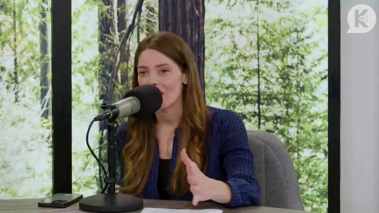 Ashley-Greene-dot-nl_TheTwilightEffectPostcast-Aflevering9NewMoonRewatchPart3of3-2043.jpg Ashley-Greene-dot-nl_TheTwilightEffectPostcast-Aflevering9NewMoonRewatchPart3of3-2043.jpg