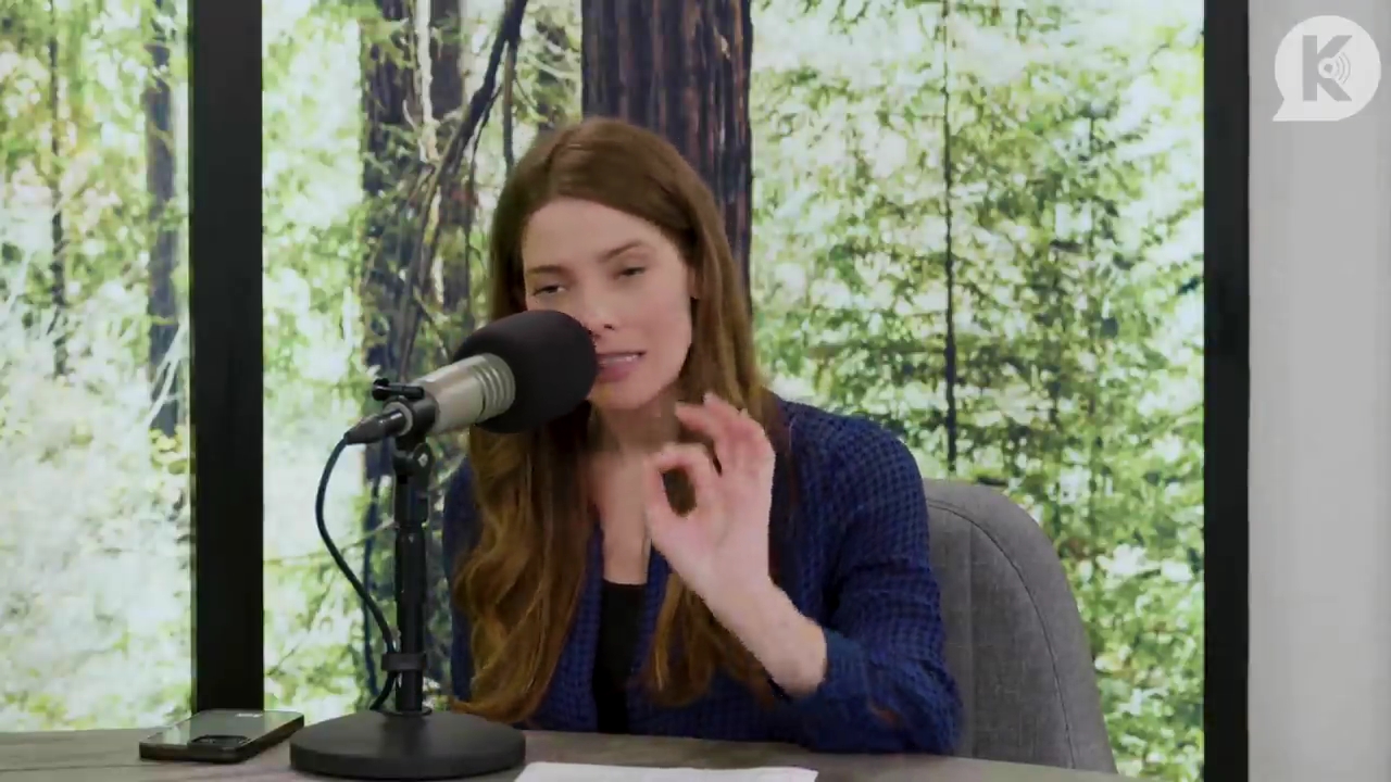 Ashley-Greene-dot-nl_TheTwilightEffectPostcast-Aflevering9NewMoonRewatchPart3of3-2044.jpg Ashley-Greene-dot-nl_TheTwilightEffectPostcast-Aflevering9NewMoonRewatchPart3of3-2044.jpg