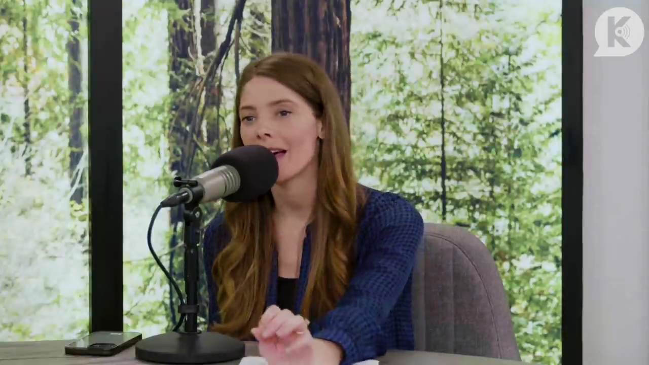 Ashley-Greene-dot-nl_TheTwilightEffectPostcast-Aflevering9NewMoonRewatchPart3of3-2046.jpg Ashley-Greene-dot-nl_TheTwilightEffectPostcast-Aflevering9NewMoonRewatchPart3of3-2046.jpg