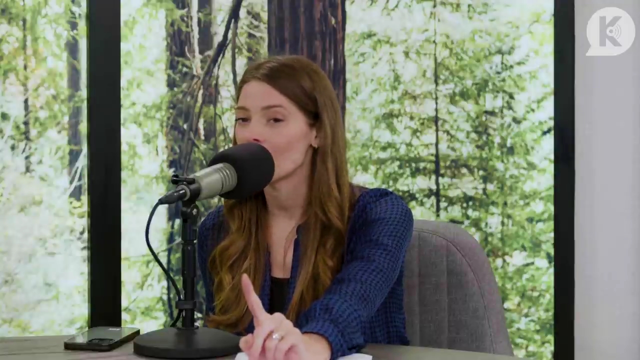 Ashley-Greene-dot-nl_TheTwilightEffectPostcast-Aflevering9NewMoonRewatchPart3of3-2053.jpg Ashley-Greene-dot-nl_TheTwilightEffectPostcast-Aflevering9NewMoonRewatchPart3of3-2053.jpg