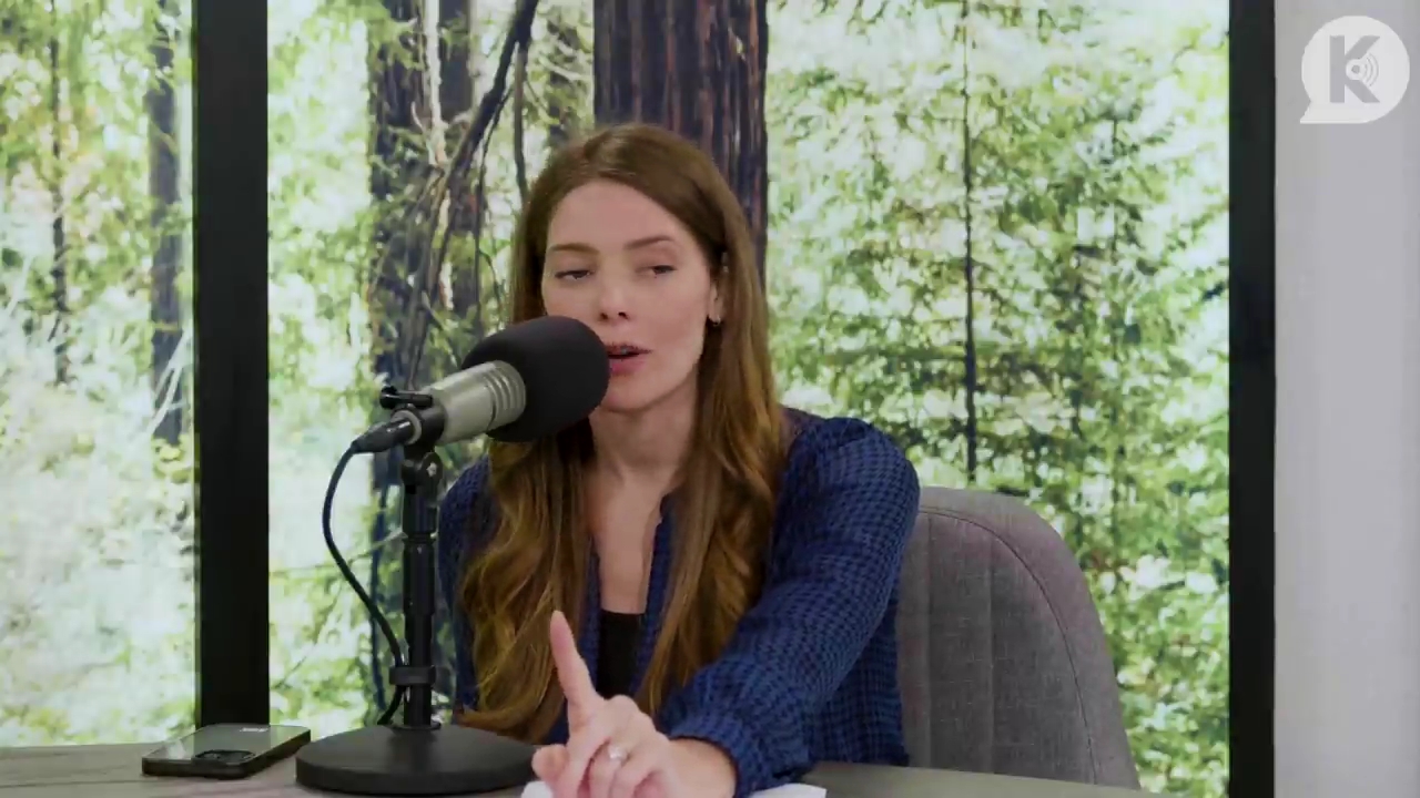 Ashley-Greene-dot-nl_TheTwilightEffectPostcast-Aflevering9NewMoonRewatchPart3of3-2054.jpg Ashley-Greene-dot-nl_TheTwilightEffectPostcast-Aflevering9NewMoonRewatchPart3of3-2054.jpg