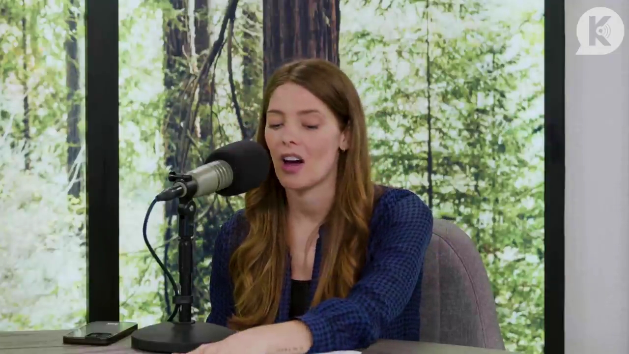 Ashley-Greene-dot-nl_TheTwilightEffectPostcast-Aflevering9NewMoonRewatchPart3of3-2076.jpg Ashley-Greene-dot-nl_TheTwilightEffectPostcast-Aflevering9NewMoonRewatchPart3of3-2076.jpg