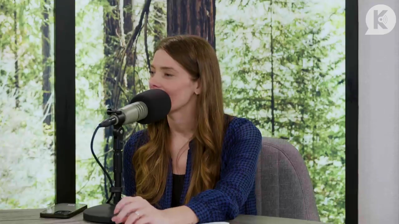 Ashley-Greene-dot-nl_TheTwilightEffectPostcast-Aflevering9NewMoonRewatchPart3of3-2090.jpg Ashley-Greene-dot-nl_TheTwilightEffectPostcast-Aflevering9NewMoonRewatchPart3of3-2090.jpg