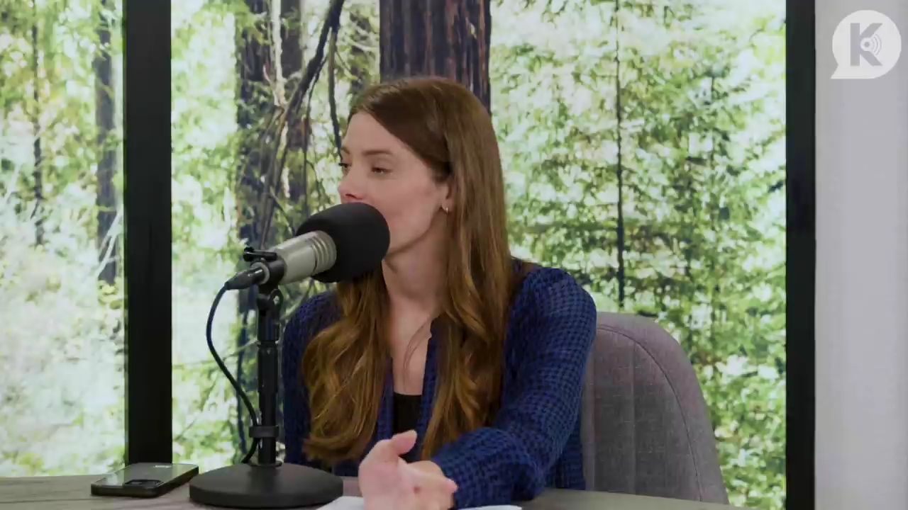 Ashley-Greene-dot-nl_TheTwilightEffectPostcast-Aflevering9NewMoonRewatchPart3of3-2093.jpg Ashley-Greene-dot-nl_TheTwilightEffectPostcast-Aflevering9NewMoonRewatchPart3of3-2093.jpg