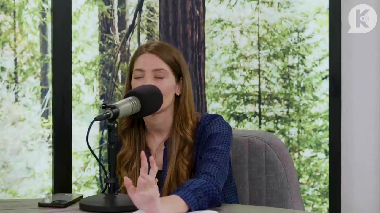 Ashley-Greene-dot-nl_TheTwilightEffectPostcast-Aflevering9NewMoonRewatchPart3of3-2101.jpg Ashley-Greene-dot-nl_TheTwilightEffectPostcast-Aflevering9NewMoonRewatchPart3of3-2101.jpg