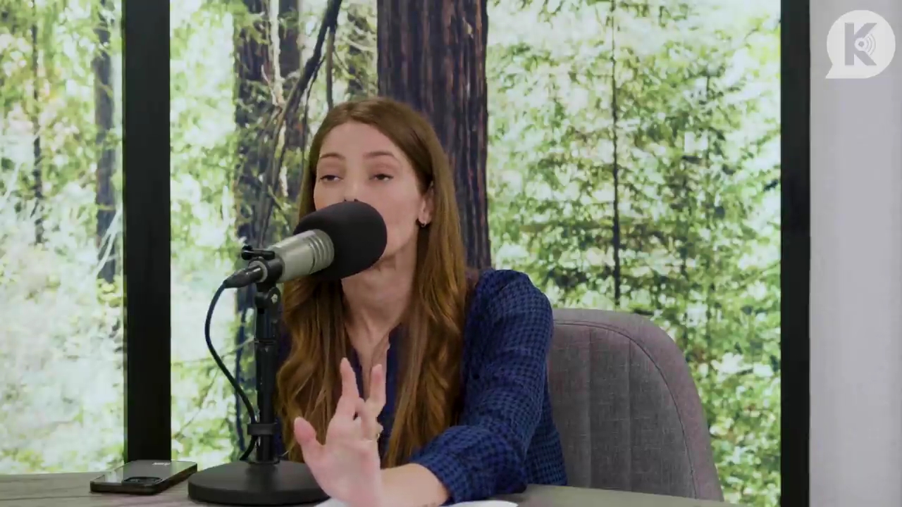 Ashley-Greene-dot-nl_TheTwilightEffectPostcast-Aflevering9NewMoonRewatchPart3of3-2102.jpg Ashley-Greene-dot-nl_TheTwilightEffectPostcast-Aflevering9NewMoonRewatchPart3of3-2102.jpg