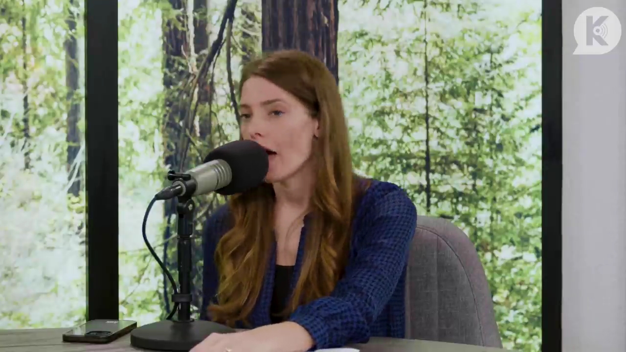 Ashley-Greene-dot-nl_TheTwilightEffectPostcast-Aflevering9NewMoonRewatchPart3of3-2105.jpg Ashley-Greene-dot-nl_TheTwilightEffectPostcast-Aflevering9NewMoonRewatchPart3of3-2105.jpg