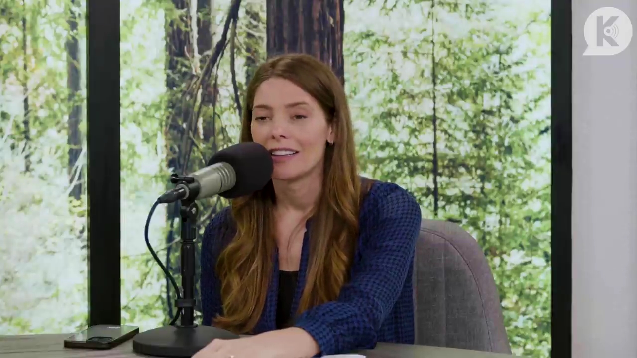 Ashley-Greene-dot-nl_TheTwilightEffectPostcast-Aflevering9NewMoonRewatchPart3of3-2108.jpg Ashley-Greene-dot-nl_TheTwilightEffectPostcast-Aflevering9NewMoonRewatchPart3of3-2108.jpg