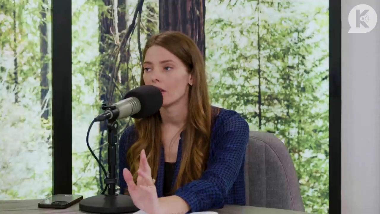 Ashley-Greene-dot-nl_TheTwilightEffectPostcast-Aflevering9NewMoonRewatchPart3of3-2114.jpg Ashley-Greene-dot-nl_TheTwilightEffectPostcast-Aflevering9NewMoonRewatchPart3of3-2114.jpg