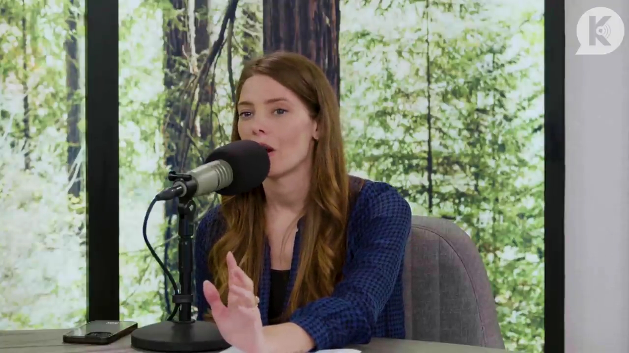 Ashley-Greene-dot-nl_TheTwilightEffectPostcast-Aflevering9NewMoonRewatchPart3of3-2117.jpg Ashley-Greene-dot-nl_TheTwilightEffectPostcast-Aflevering9NewMoonRewatchPart3of3-2117.jpg