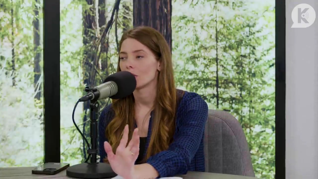 Ashley-Greene-dot-nl_TheTwilightEffectPostcast-Aflevering9NewMoonRewatchPart3of3-2118.jpg Ashley-Greene-dot-nl_TheTwilightEffectPostcast-Aflevering9NewMoonRewatchPart3of3-2118.jpg