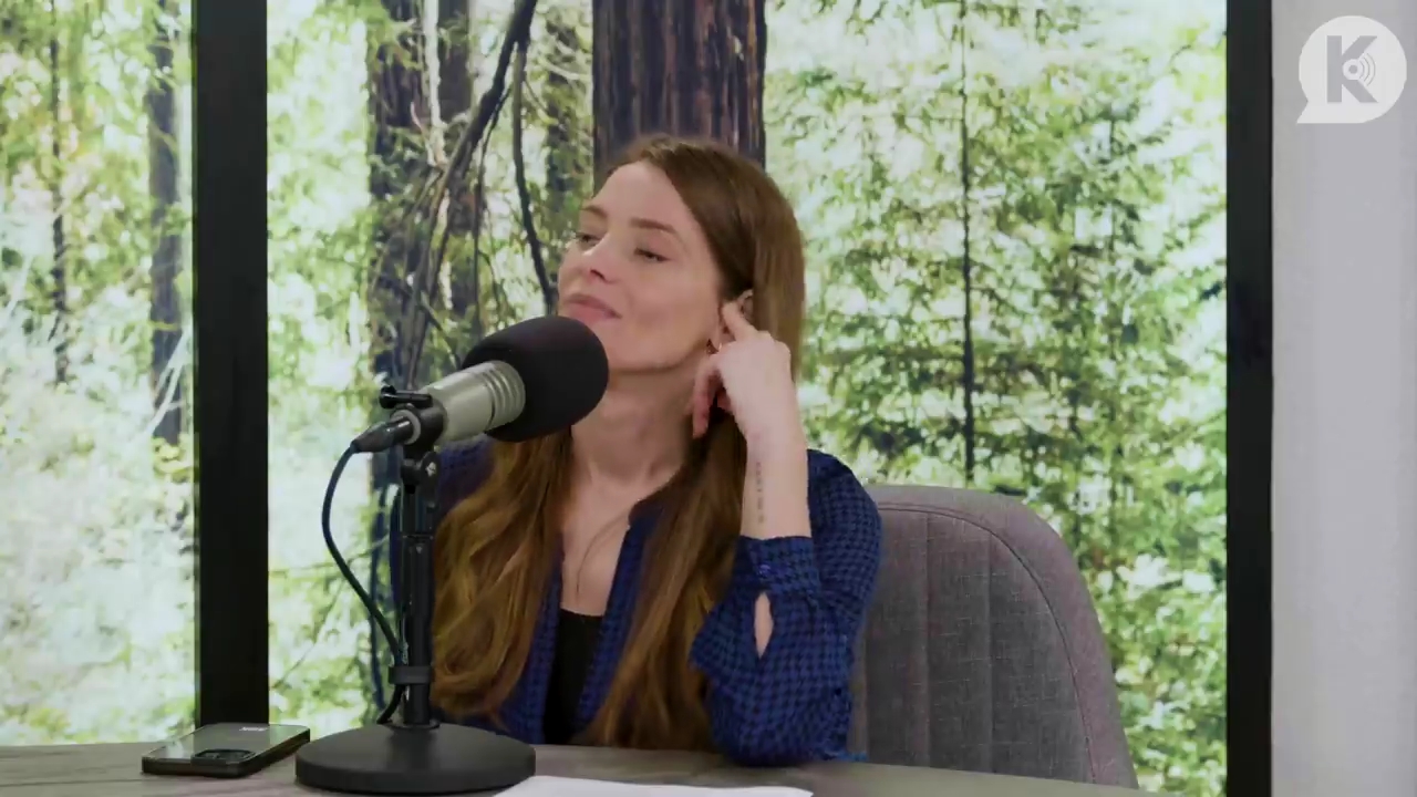 Ashley-Greene-dot-nl_TheTwilightEffectPostcast-Aflevering9NewMoonRewatchPart3of3-2130.jpg Ashley-Greene-dot-nl_TheTwilightEffectPostcast-Aflevering9NewMoonRewatchPart3of3-2130.jpg