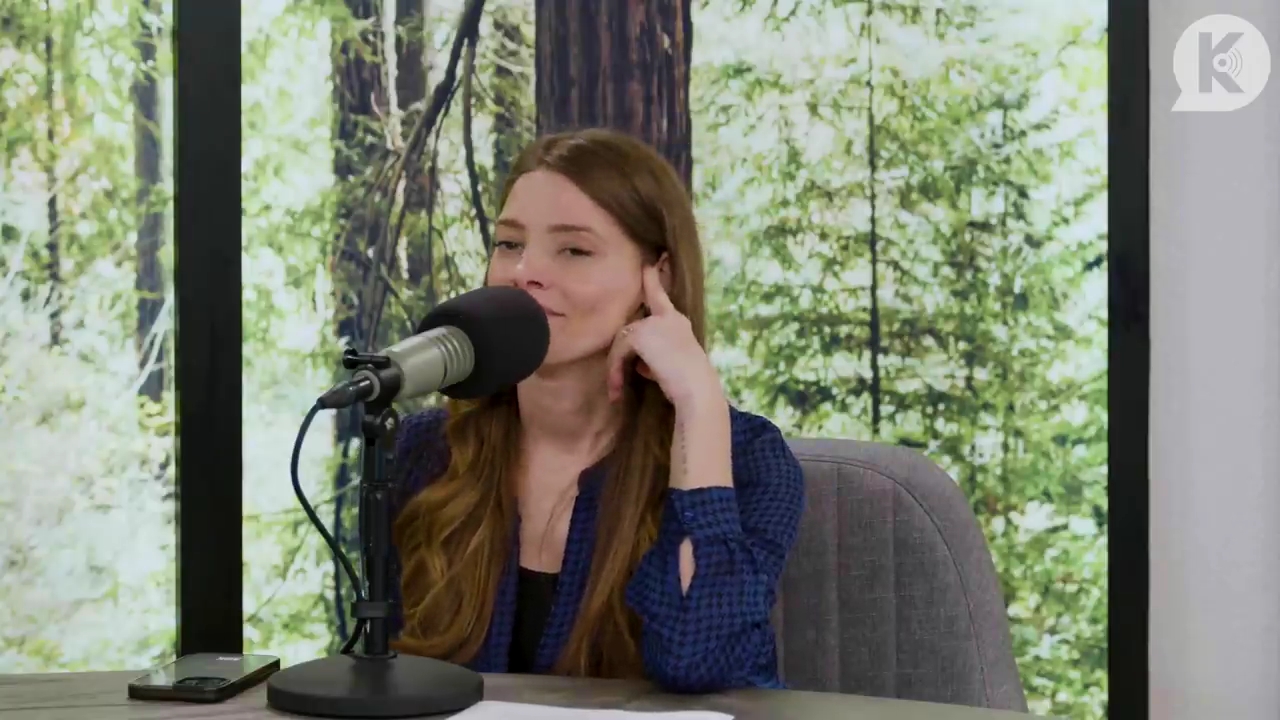 Ashley-Greene-dot-nl_TheTwilightEffectPostcast-Aflevering9NewMoonRewatchPart3of3-2131.jpg Ashley-Greene-dot-nl_TheTwilightEffectPostcast-Aflevering9NewMoonRewatchPart3of3-2131.jpg