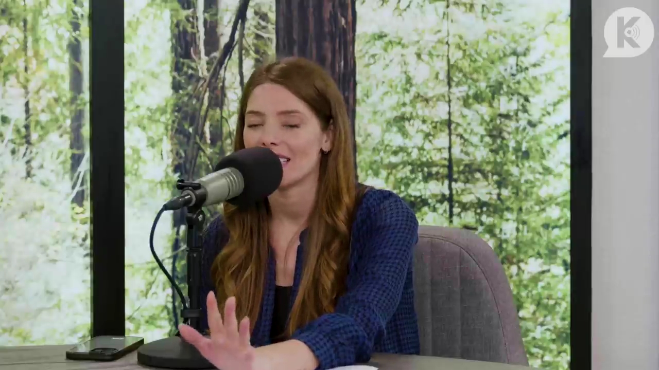 Ashley-Greene-dot-nl_TheTwilightEffectPostcast-Aflevering9NewMoonRewatchPart3of3-2149.jpg Ashley-Greene-dot-nl_TheTwilightEffectPostcast-Aflevering9NewMoonRewatchPart3of3-2149.jpg