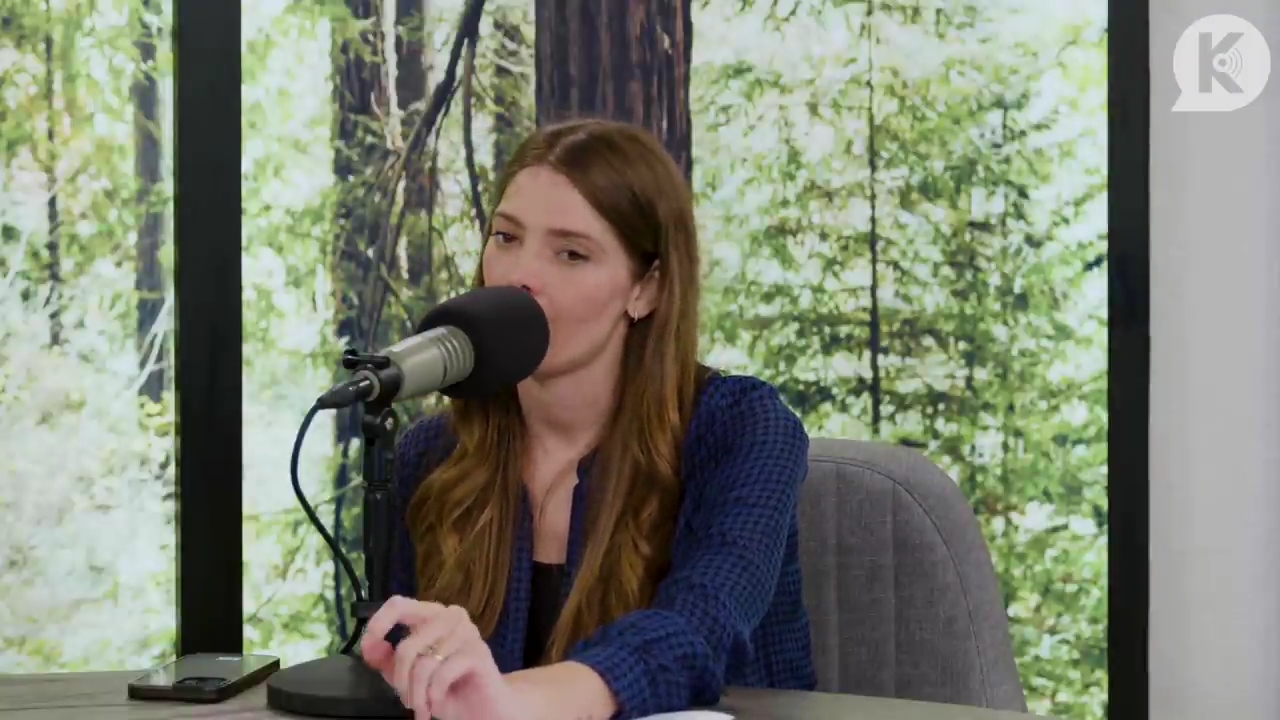 Ashley-Greene-dot-nl_TheTwilightEffectPostcast-Aflevering9NewMoonRewatchPart3of3-2155.jpg Ashley-Greene-dot-nl_TheTwilightEffectPostcast-Aflevering9NewMoonRewatchPart3of3-2155.jpg