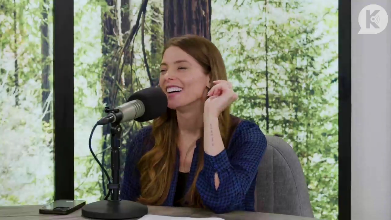 Ashley-Greene-dot-nl_TheTwilightEffectPostcast-Aflevering9NewMoonRewatchPart3of3-2158.jpg Ashley-Greene-dot-nl_TheTwilightEffectPostcast-Aflevering9NewMoonRewatchPart3of3-2158.jpg