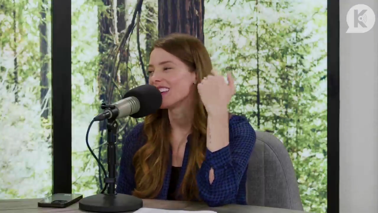 Ashley-Greene-dot-nl_TheTwilightEffectPostcast-Aflevering9NewMoonRewatchPart3of3-2159.jpg Ashley-Greene-dot-nl_TheTwilightEffectPostcast-Aflevering9NewMoonRewatchPart3of3-2159.jpg