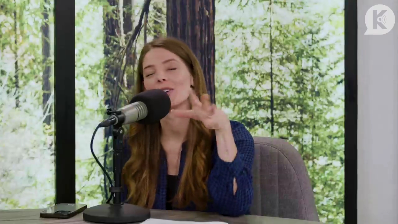 Ashley-Greene-dot-nl_TheTwilightEffectPostcast-Aflevering9NewMoonRewatchPart3of3-2161.jpg Ashley-Greene-dot-nl_TheTwilightEffectPostcast-Aflevering9NewMoonRewatchPart3of3-2161.jpg