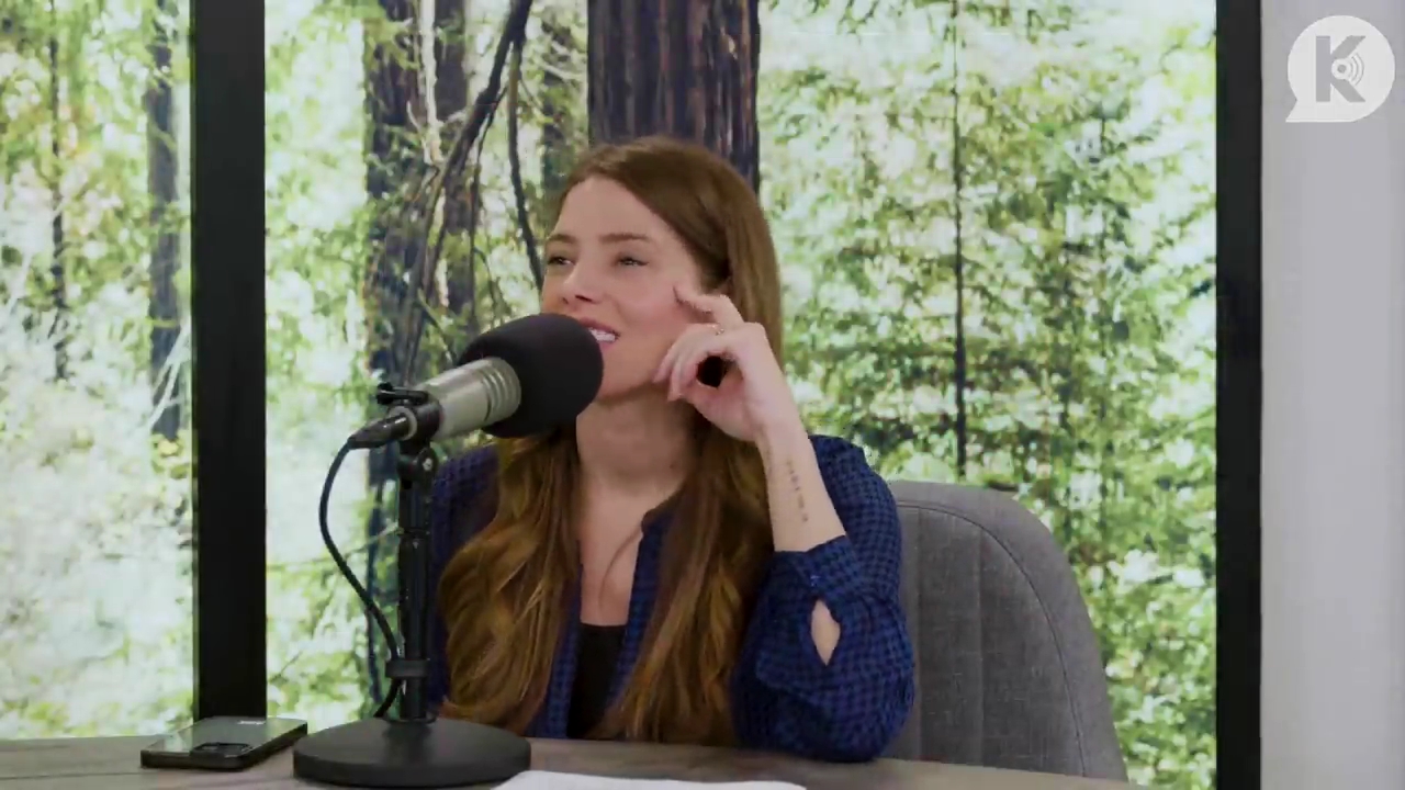 Ashley-Greene-dot-nl_TheTwilightEffectPostcast-Aflevering9NewMoonRewatchPart3of3-2172.jpg Ashley-Greene-dot-nl_TheTwilightEffectPostcast-Aflevering9NewMoonRewatchPart3of3-2172.jpg