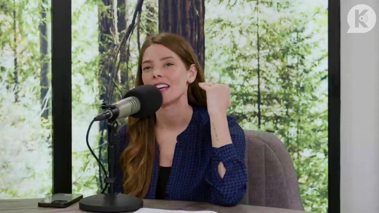 Ashley-Greene-dot-nl_TheTwilightEffectPostcast-Aflevering9NewMoonRewatchPart3of3-2174.jpg Ashley-Greene-dot-nl_TheTwilightEffectPostcast-Aflevering9NewMoonRewatchPart3of3-2174.jpg