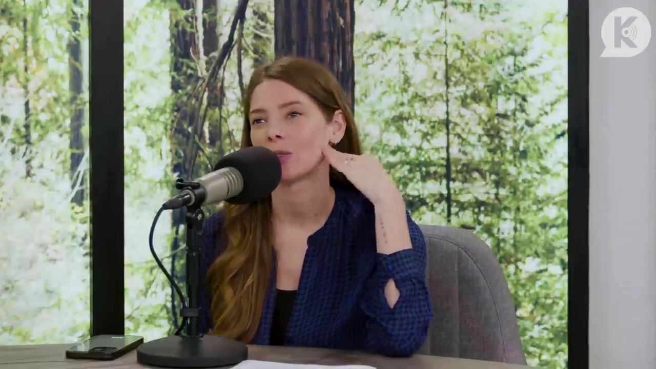 Ashley-Greene-dot-nl_TheTwilightEffectPostcast-Aflevering9NewMoonRewatchPart3of3-2175.jpg Ashley-Greene-dot-nl_TheTwilightEffectPostcast-Aflevering9NewMoonRewatchPart3of3-2175.jpg