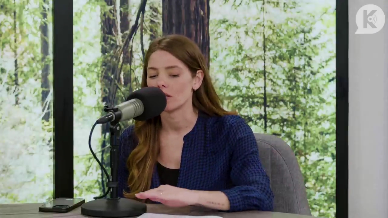 Ashley-Greene-dot-nl_TheTwilightEffectPostcast-Aflevering9NewMoonRewatchPart3of3-2228.jpg Ashley-Greene-dot-nl_TheTwilightEffectPostcast-Aflevering9NewMoonRewatchPart3of3-2228.jpg