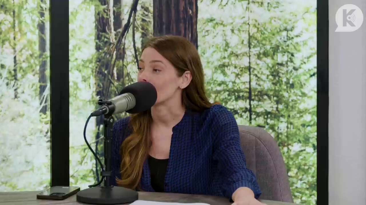 Ashley-Greene-dot-nl_TheTwilightEffectPostcast-Aflevering9NewMoonRewatchPart3of3-2231.jpg Ashley-Greene-dot-nl_TheTwilightEffectPostcast-Aflevering9NewMoonRewatchPart3of3-2231.jpg