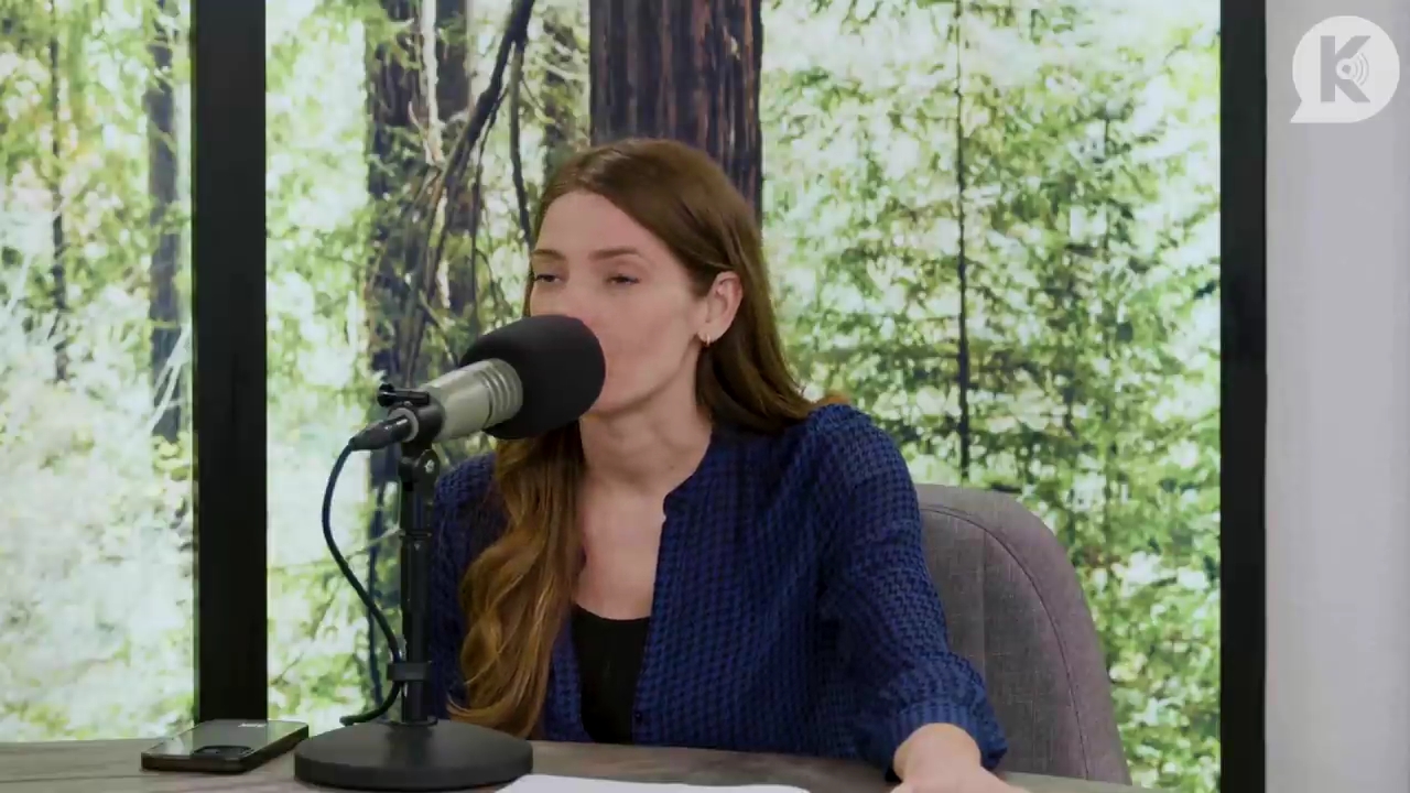 Ashley-Greene-dot-nl_TheTwilightEffectPostcast-Aflevering9NewMoonRewatchPart3of3-2232.jpg Ashley-Greene-dot-nl_TheTwilightEffectPostcast-Aflevering9NewMoonRewatchPart3of3-2232.jpg