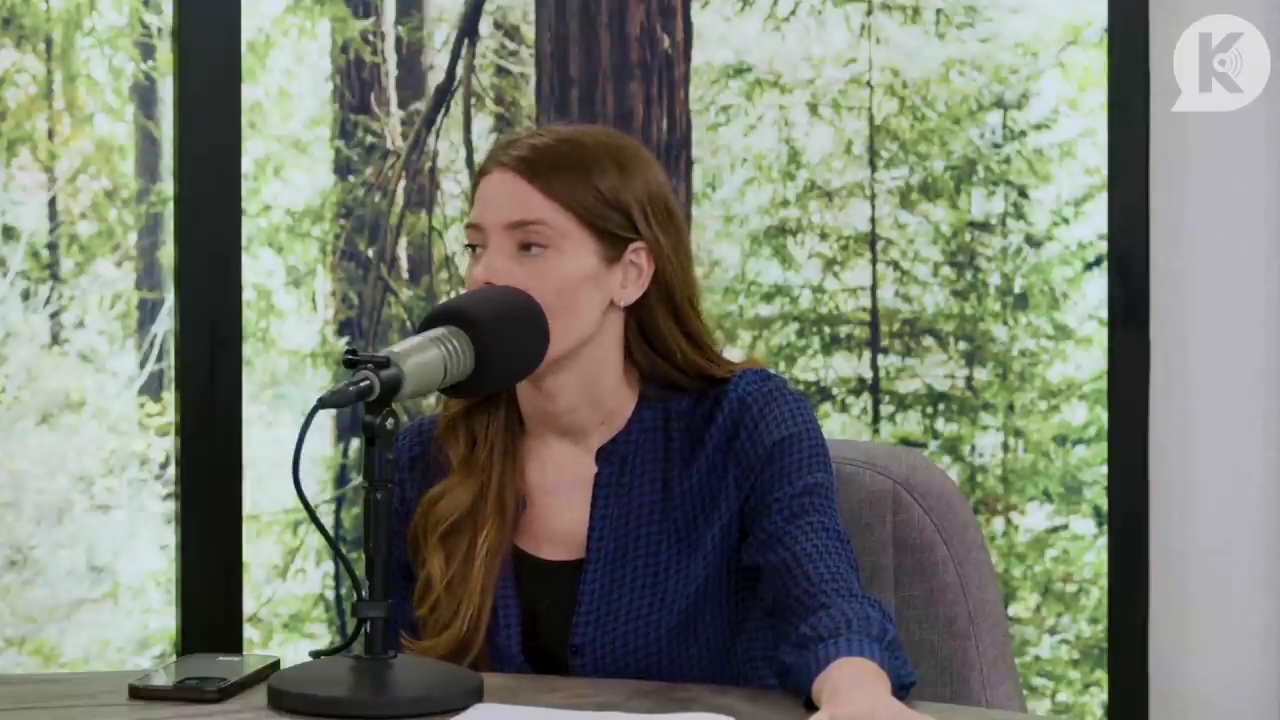 Ashley-Greene-dot-nl_TheTwilightEffectPostcast-Aflevering9NewMoonRewatchPart3of3-2234.jpg Ashley-Greene-dot-nl_TheTwilightEffectPostcast-Aflevering9NewMoonRewatchPart3of3-2234.jpg