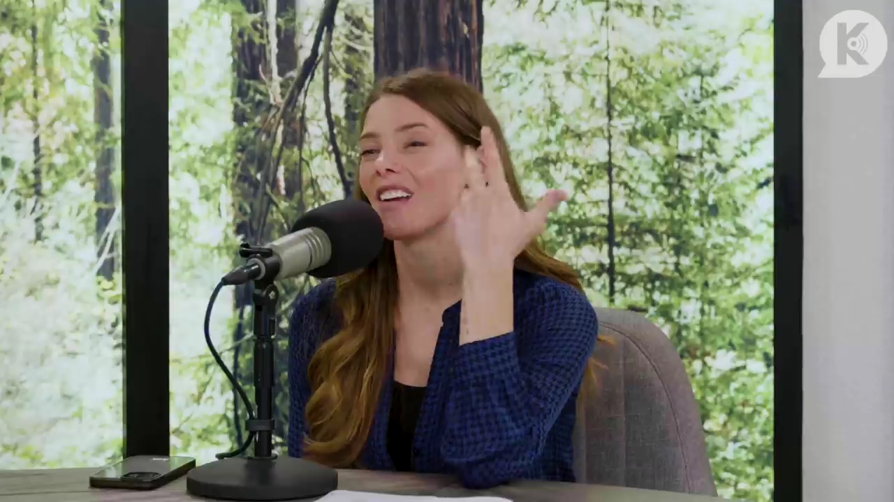 Ashley-Greene-dot-nl_TheTwilightEffectPostcast-Aflevering9NewMoonRewatchPart3of3-2250.jpg Ashley-Greene-dot-nl_TheTwilightEffectPostcast-Aflevering9NewMoonRewatchPart3of3-2250.jpg