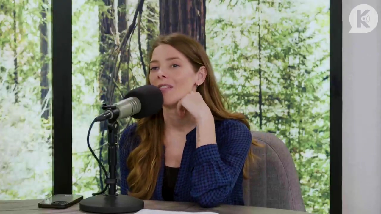 Ashley-Greene-dot-nl_TheTwilightEffectPostcast-Aflevering9NewMoonRewatchPart3of3-2261.jpg Ashley-Greene-dot-nl_TheTwilightEffectPostcast-Aflevering9NewMoonRewatchPart3of3-2261.jpg