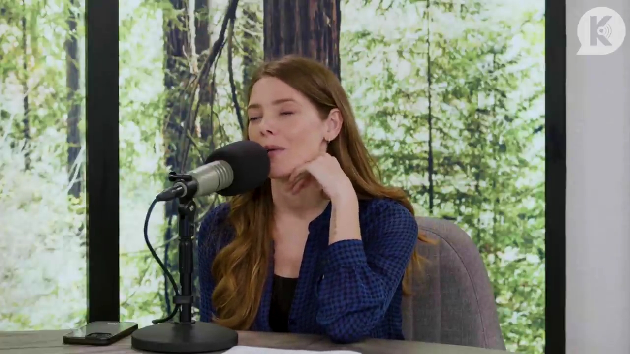 Ashley-Greene-dot-nl_TheTwilightEffectPostcast-Aflevering9NewMoonRewatchPart3of3-2262.jpg Ashley-Greene-dot-nl_TheTwilightEffectPostcast-Aflevering9NewMoonRewatchPart3of3-2262.jpg