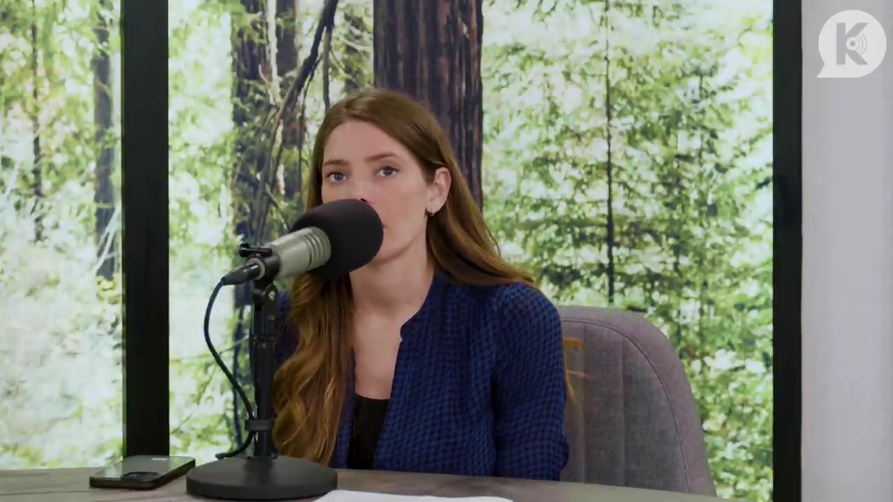 Ashley-Greene-dot-nl_TheTwilightEffectPostcast-Aflevering9NewMoonRewatchPart3of3-2276.jpg Ashley-Greene-dot-nl_TheTwilightEffectPostcast-Aflevering9NewMoonRewatchPart3of3-2276.jpg