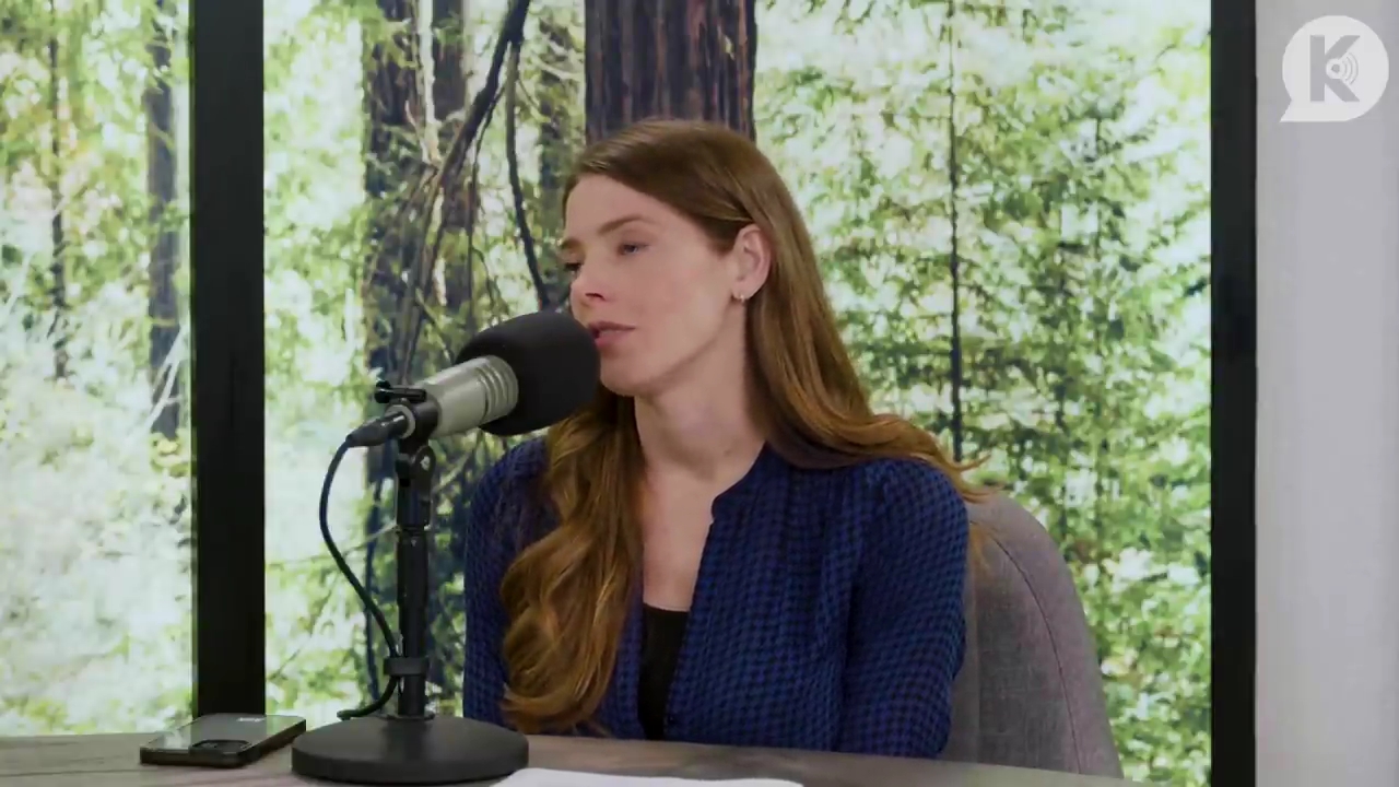 Ashley-Greene-dot-nl_TheTwilightEffectPostcast-Aflevering9NewMoonRewatchPart3of3-2286.jpg Ashley-Greene-dot-nl_TheTwilightEffectPostcast-Aflevering9NewMoonRewatchPart3of3-2286.jpg