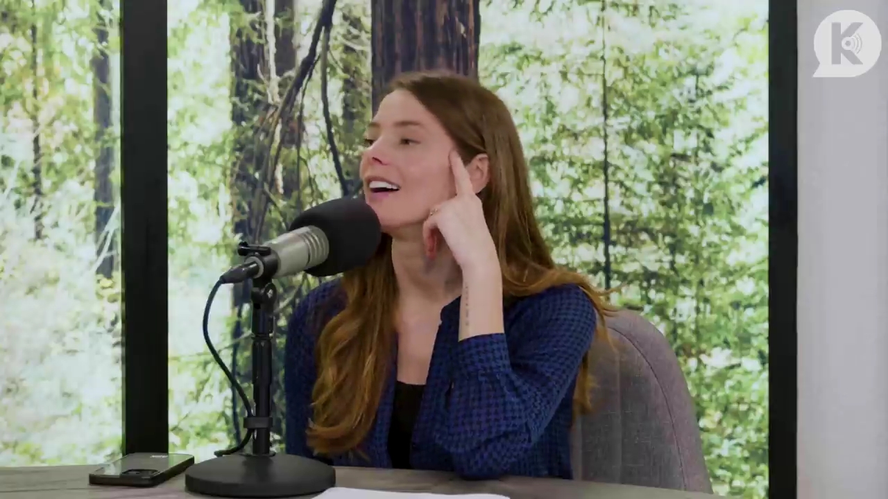 Ashley-Greene-dot-nl_TheTwilightEffectPostcast-Aflevering9NewMoonRewatchPart3of3-2312.jpg Ashley-Greene-dot-nl_TheTwilightEffectPostcast-Aflevering9NewMoonRewatchPart3of3-2312.jpg