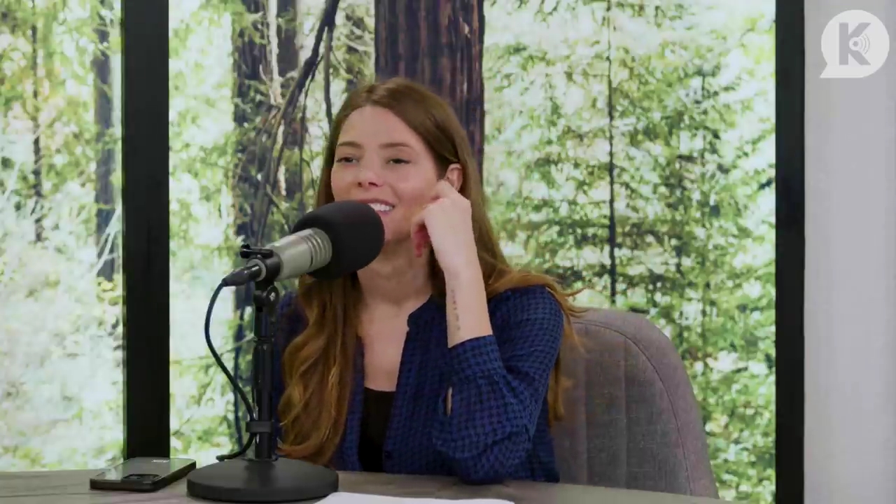 Ashley-Greene-dot-nl_TheTwilightEffectPostcast-Aflevering9NewMoonRewatchPart3of3-2313.jpg Ashley-Greene-dot-nl_TheTwilightEffectPostcast-Aflevering9NewMoonRewatchPart3of3-2313.jpg