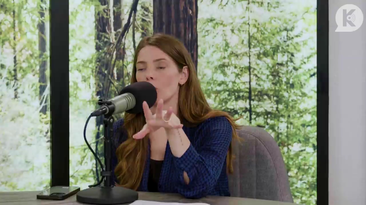 Ashley-Greene-dot-nl_TheTwilightEffectPostcast-Aflevering9NewMoonRewatchPart3of3-2321.jpg Ashley-Greene-dot-nl_TheTwilightEffectPostcast-Aflevering9NewMoonRewatchPart3of3-2321.jpg