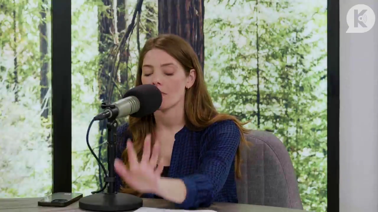 Ashley-Greene-dot-nl_TheTwilightEffectPostcast-Aflevering9NewMoonRewatchPart3of3-2323.jpg Ashley-Greene-dot-nl_TheTwilightEffectPostcast-Aflevering9NewMoonRewatchPart3of3-2323.jpg