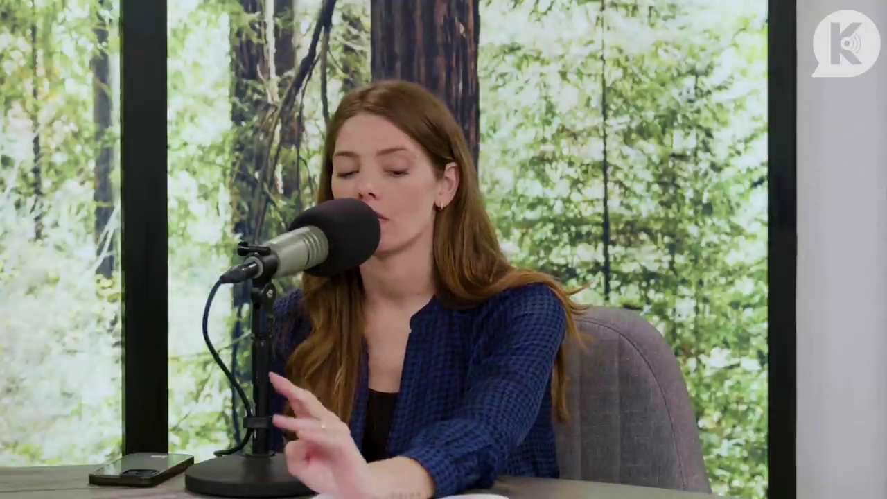 Ashley-Greene-dot-nl_TheTwilightEffectPostcast-Aflevering9NewMoonRewatchPart3of3-2324.jpg Ashley-Greene-dot-nl_TheTwilightEffectPostcast-Aflevering9NewMoonRewatchPart3of3-2324.jpg