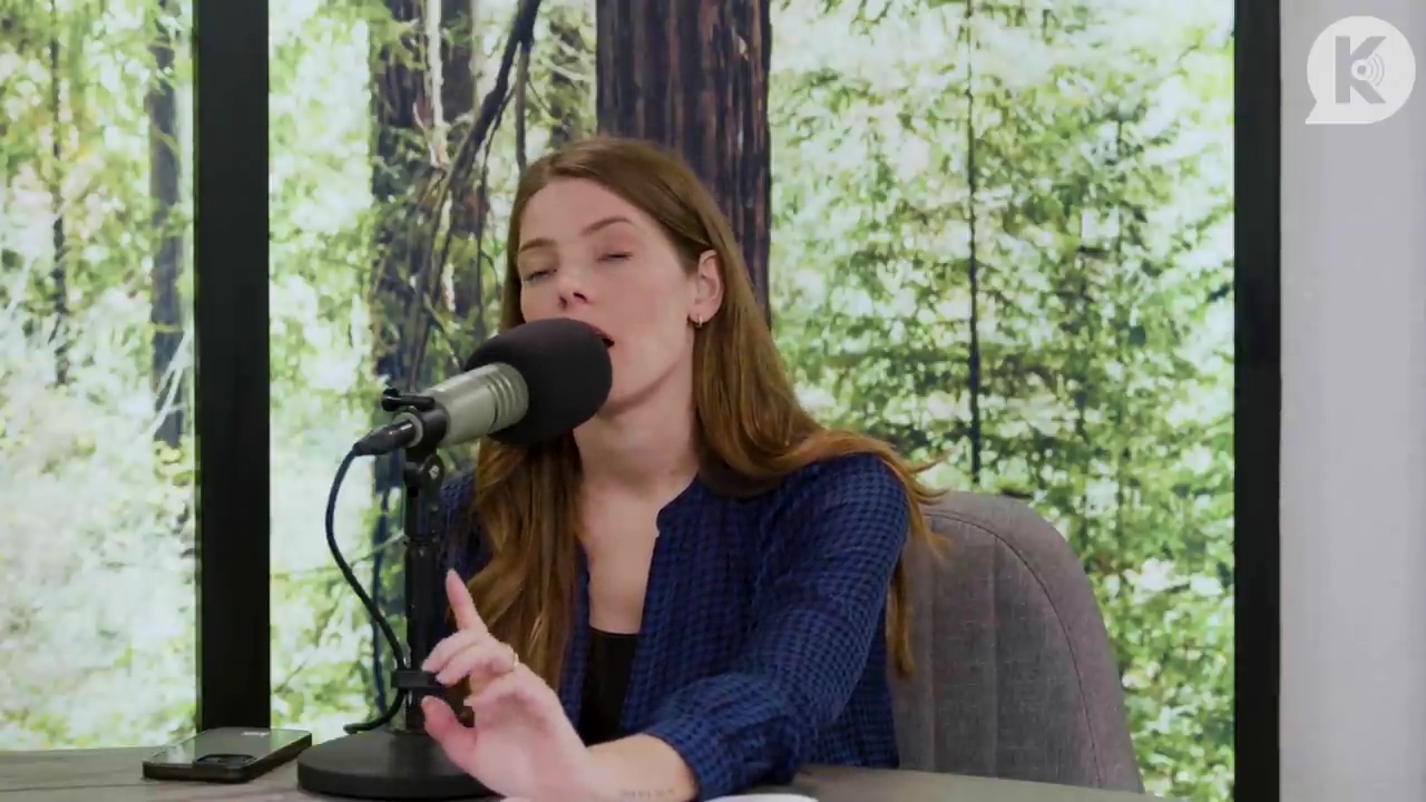 Ashley-Greene-dot-nl_TheTwilightEffectPostcast-Aflevering9NewMoonRewatchPart3of3-2327.jpg Ashley-Greene-dot-nl_TheTwilightEffectPostcast-Aflevering9NewMoonRewatchPart3of3-2327.jpg