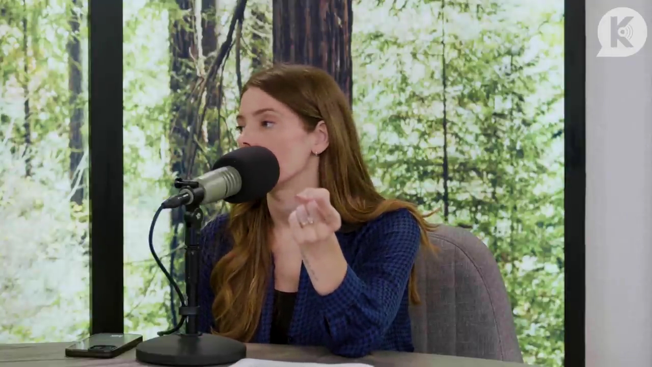 Ashley-Greene-dot-nl_TheTwilightEffectPostcast-Aflevering9NewMoonRewatchPart3of3-2332.jpg Ashley-Greene-dot-nl_TheTwilightEffectPostcast-Aflevering9NewMoonRewatchPart3of3-2332.jpg