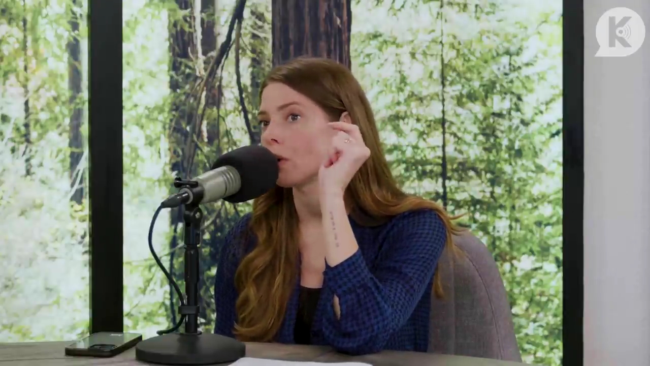 Ashley-Greene-dot-nl_TheTwilightEffectPostcast-Aflevering9NewMoonRewatchPart3of3-2357.jpg Ashley-Greene-dot-nl_TheTwilightEffectPostcast-Aflevering9NewMoonRewatchPart3of3-2357.jpg