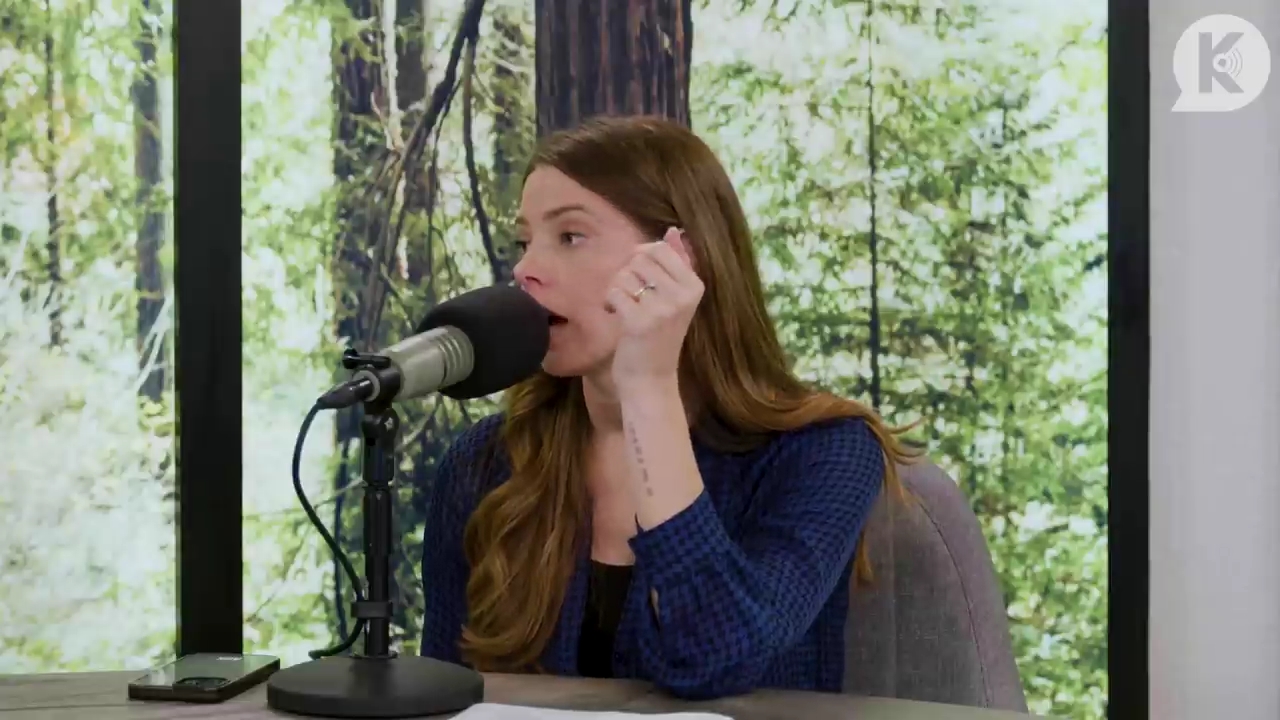 Ashley-Greene-dot-nl_TheTwilightEffectPostcast-Aflevering9NewMoonRewatchPart3of3-2360.jpg Ashley-Greene-dot-nl_TheTwilightEffectPostcast-Aflevering9NewMoonRewatchPart3of3-2360.jpg