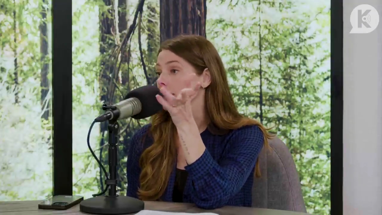 Ashley-Greene-dot-nl_TheTwilightEffectPostcast-Aflevering9NewMoonRewatchPart3of3-2365.jpg Ashley-Greene-dot-nl_TheTwilightEffectPostcast-Aflevering9NewMoonRewatchPart3of3-2365.jpg