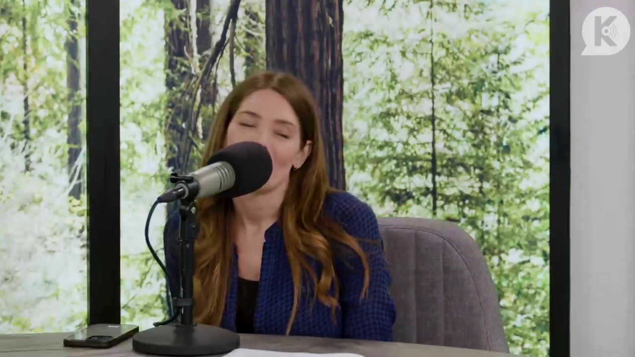 Ashley-Greene-dot-nl_TheTwilightEffectPostcast-Aflevering9NewMoonRewatchPart3of3-2373.jpg Ashley-Greene-dot-nl_TheTwilightEffectPostcast-Aflevering9NewMoonRewatchPart3of3-2373.jpg