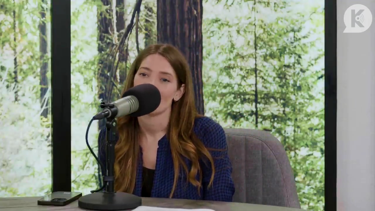 Ashley-Greene-dot-nl_TheTwilightEffectPostcast-Aflevering9NewMoonRewatchPart3of3-2375.jpg Ashley-Greene-dot-nl_TheTwilightEffectPostcast-Aflevering9NewMoonRewatchPart3of3-2375.jpg