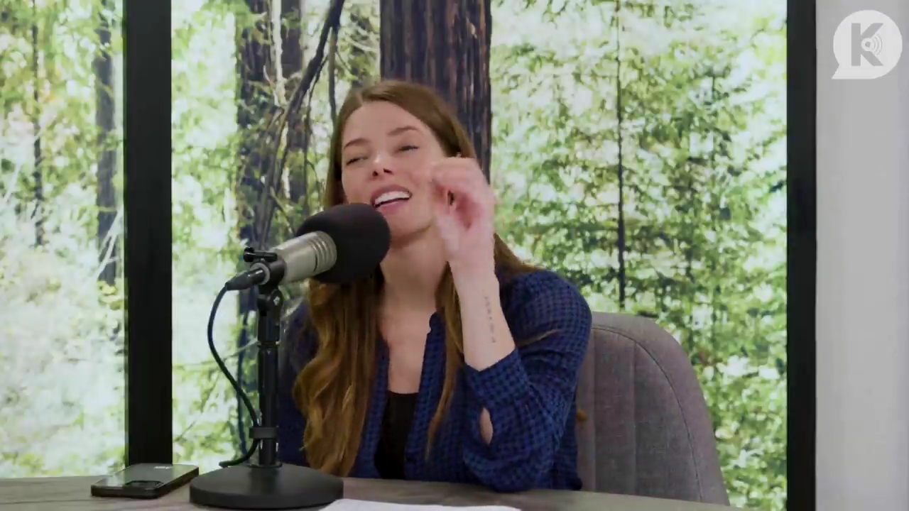 Ashley-Greene-dot-nl_TheTwilightEffectPostcast-Aflevering9NewMoonRewatchPart3of3-2384.jpg Ashley-Greene-dot-nl_TheTwilightEffectPostcast-Aflevering9NewMoonRewatchPart3of3-2384.jpg