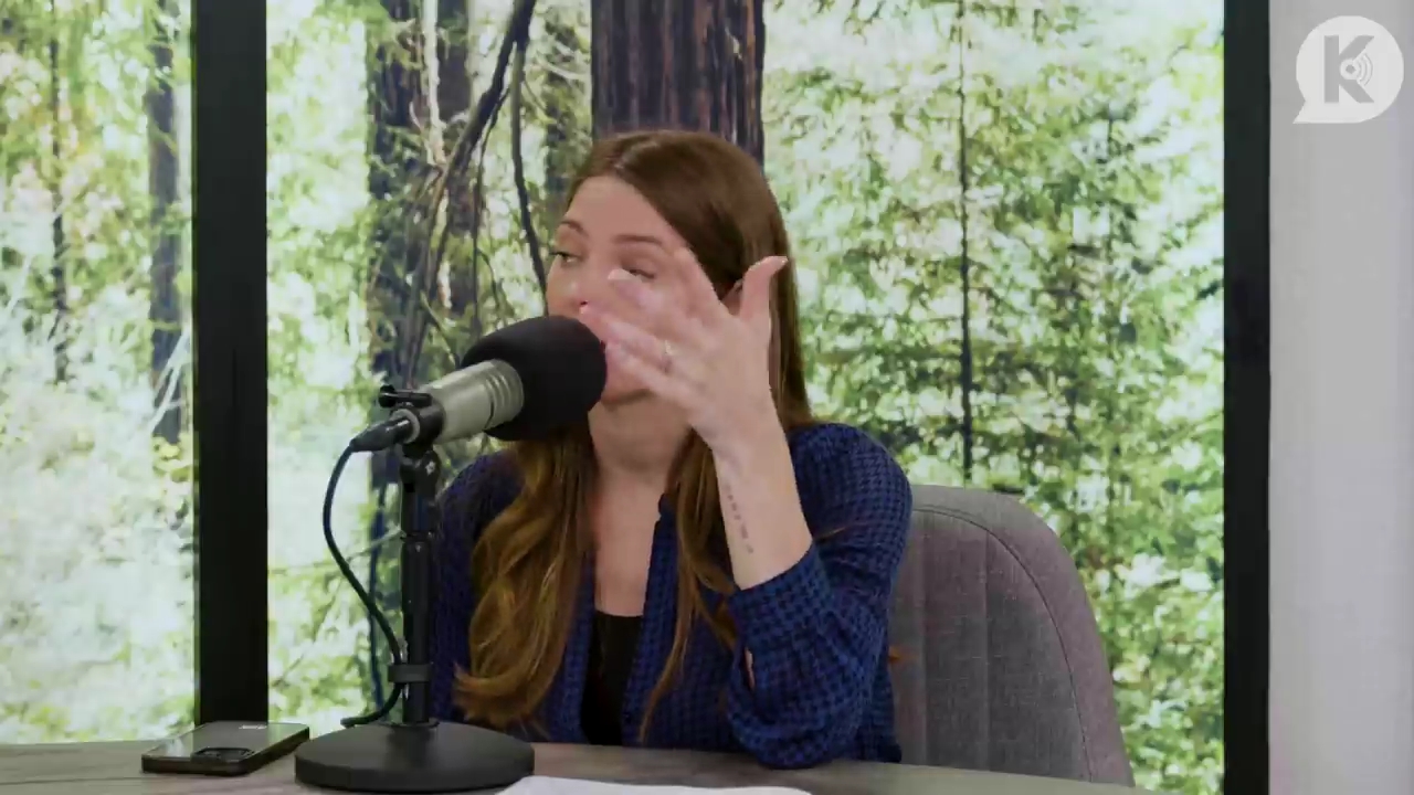 Ashley-Greene-dot-nl_TheTwilightEffectPostcast-Aflevering9NewMoonRewatchPart3of3-2390.jpg Ashley-Greene-dot-nl_TheTwilightEffectPostcast-Aflevering9NewMoonRewatchPart3of3-2390.jpg